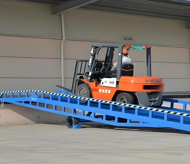 龙井移动式卸货平台（叉车用）